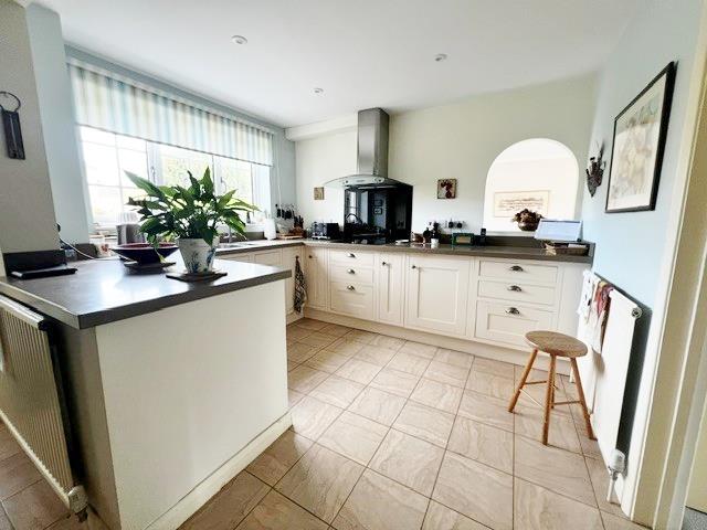 kitchen breakfast room 2.jpg